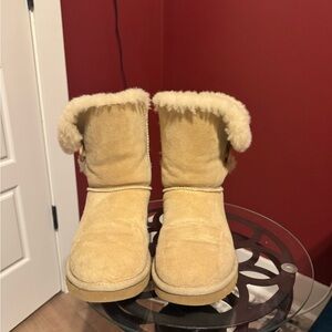 Cozy Tan Suede Boots with Fur Trim